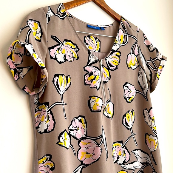 Apt. 9 Cream Tan Floral Front Zip Short Sleeved Blouse - Picture 4 of 9